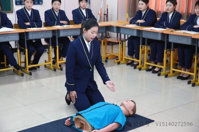 看！四大宝藏专业毕业即逆袭J9九游会初中毕业女生必(图5)